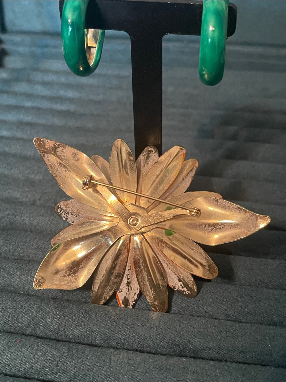 Vintage Metal Enamel Flower Brooch & Green Enamel Hoop Clip On Earrings - Picture 9 of 11
